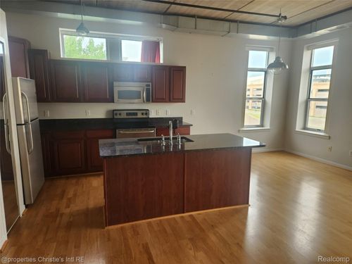 apt-341-66 Winder St, Detroit, MI, 48201-3130 | Card Image