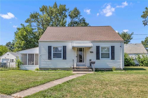 4082 Palm Ave, Lorain, OH, 44055-2852 | Card Image