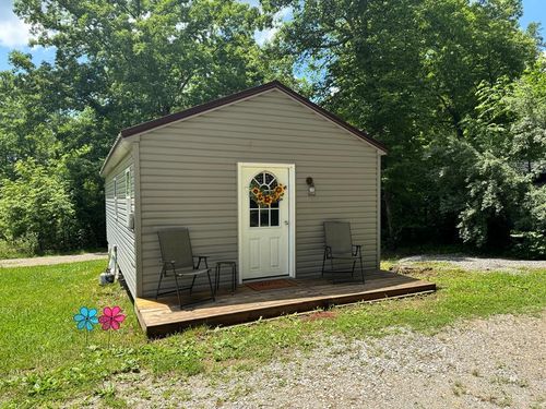 111 Stone St, Crossville, TN, 38572-9807 | Card Image