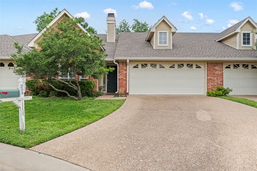 209 Village Cir, Waco, TX, 76710-2574 | Card Image