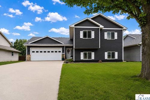 109 Cougar Dr, Mankato, MN, 56001-8655 | Card Image