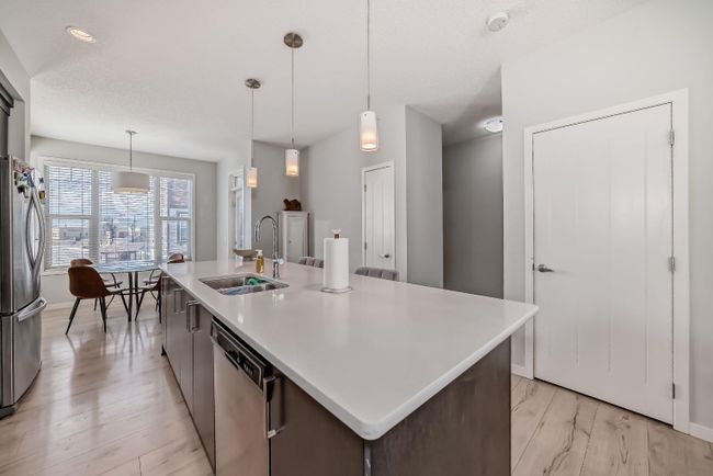 202 New Brighton Walk Se, Home with 3 bedrooms, 2 bathrooms and 4 parking in Calgary AB | Image 6
