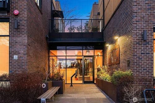 204-3300 Ne 65th St, Seattle, WA, 98115-7368 | Card Image