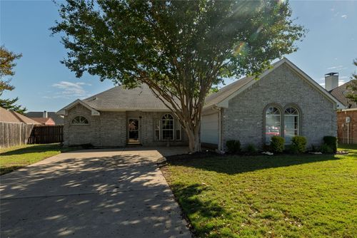 224 Cobblestone Cir, Red Oak, TX, 75154-5043 | Card Image