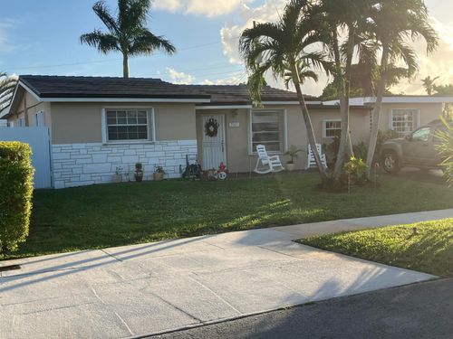 7960 Nw 174th St, Hialeah, FL, 33015-3617 | Card Image