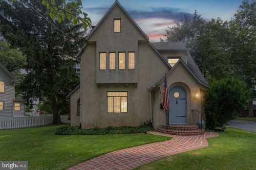 28 N 20th St, CAMP HILL, PA, 17011-3801 | Card Image