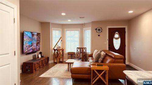 45 Jackson Ave, Hackensack, NJ, 07601-6836 | Card Image