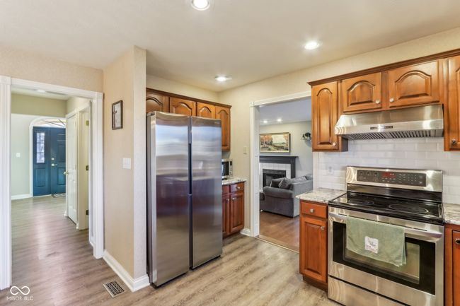 6878 Black Oak East Ct, House other with 3 bedrooms, 3 bathrooms and null parking in Avon IN | Image 13