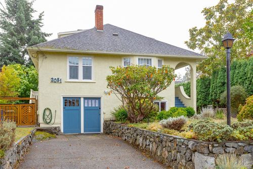 2051 Granite St, Victoria, BC, V8S3G4 | Card Image