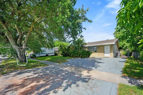 3530 N 65th Ave, Hollywood, FL, 33024-2007 | Card Image