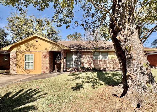 111 Mimosa St, Lake Jackson, TX, 77566-5645 | Card Image