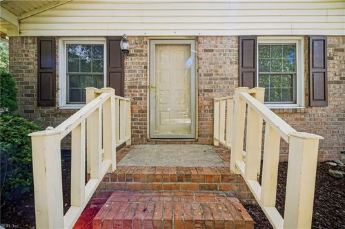 2917 Stratford Dr, Chesapeake, VA, 23321-5733 | Card Image