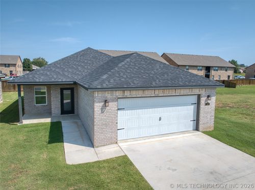 212 Cottonwood St, Calera, OK, 74730-2034 | Card Image