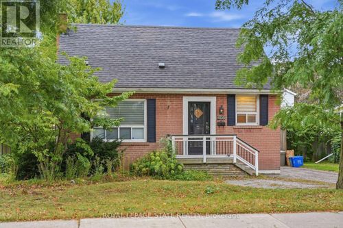 408 Sanatorium Rd, House with 4 bedrooms, 2 bathrooms and 3 parking in Hamilton ON | Card Image