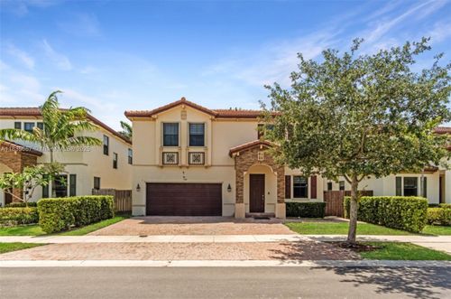 724 Se 37th Ave, Homestead, FL, 33033-6242 | Card Image