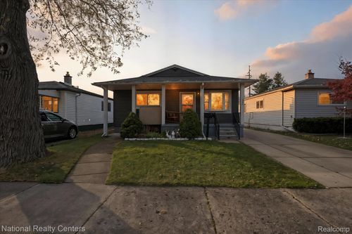 5644 Croissant St, Dearborn Heights, MI, 48125-3438 | Card Image