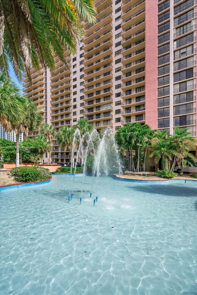 707 - 210 174th St, Condo with 2 bedrooms, 2 bathrooms and null parking in Sunny Isles Beach FL | Image 10