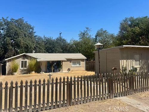 818 Olive St, Paso Robles, CA, 93446-2804 | Card Image
