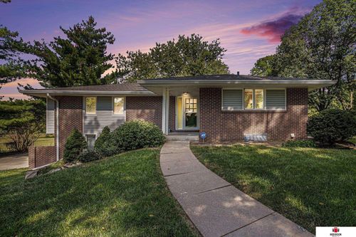 1601 Devoe Dr, Lincoln, NE, 68506-1829 | Card Image