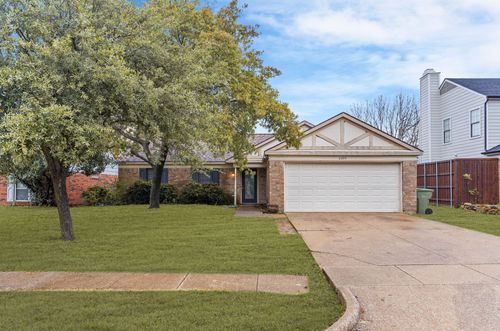 2230 Country Oaks Dr, Garland, TX, 75040-4069 | Card Image