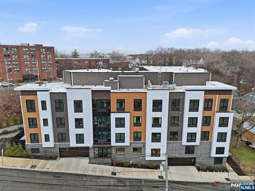 1435 10th St, Fort Lee, NJ, 07024-2016 | Card Image