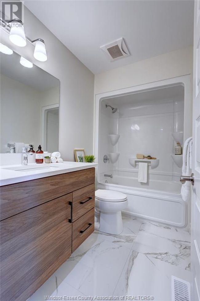 741 Brownstone Dr, Townhouse with 3 bedrooms, 3 bathrooms and null parking in Windsor ON | Image 39