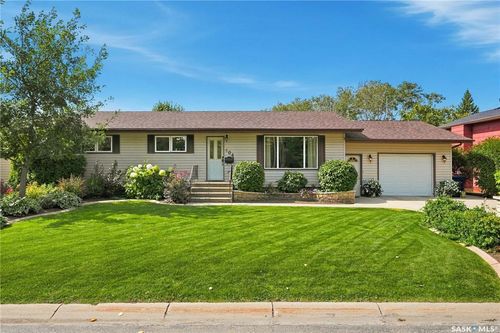 404 9th Ave, Rosthern, SK, S0K3R0 | Card Image