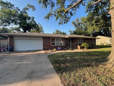 Single story home featuring a front lawn and a garage | Image 2