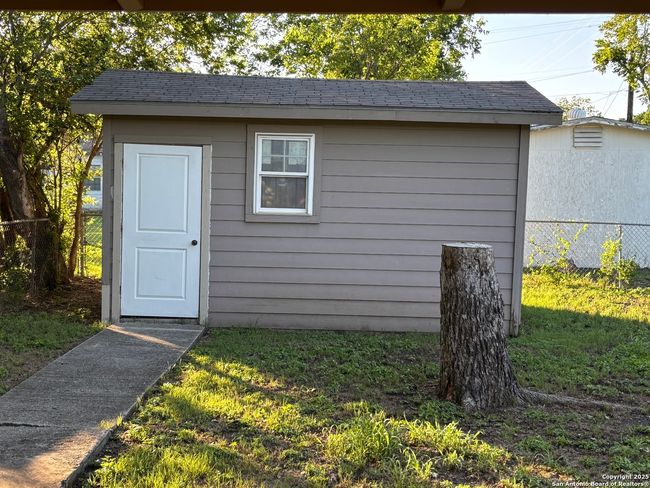 401 W Lindbergh Blvd, House other with 4 bedrooms, 1 bathrooms and null parking in Universal City TX | Image 20