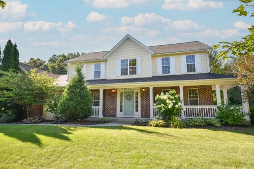 5217267 Ridgewood Dr, Menomonee Falls, WI, 53051-7847 | Card Image