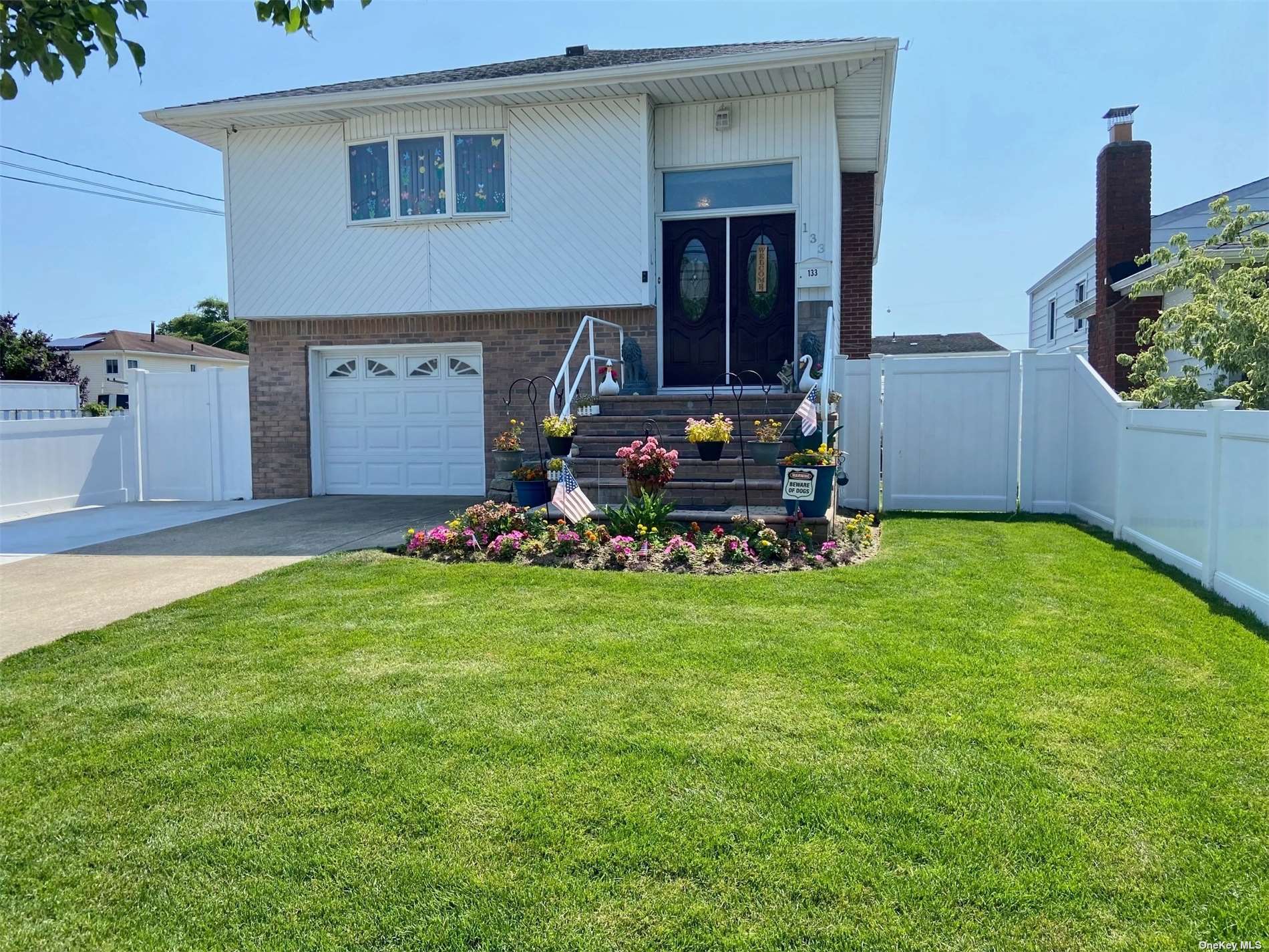 Linton Ave, Lindenhurst, NY 11757