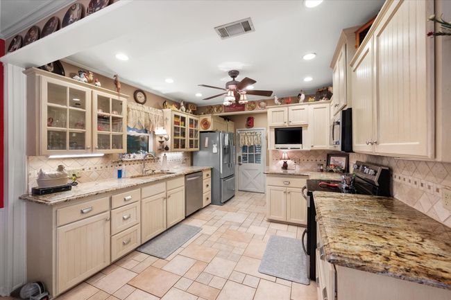 1121 W 3 Rd Ave, House other with 3 bedrooms, 2 bathrooms and null parking in Corsicana TX | Image 14