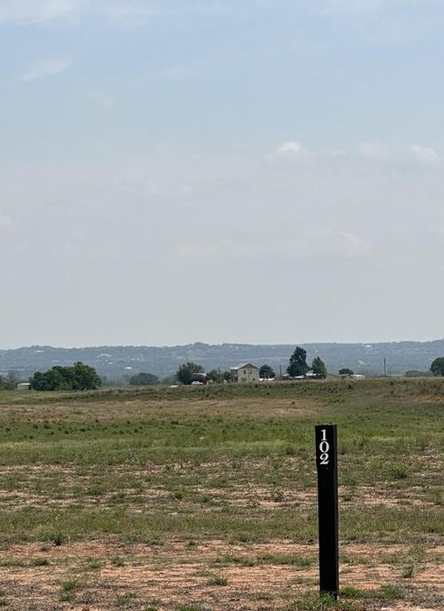 102 Baurenhof Ct, Fredericksburg, TX, 78624-3538 | Card Image