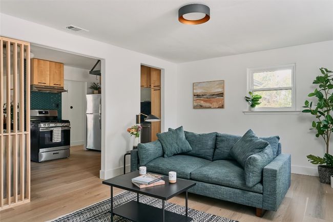 Open floor plan optimal for entertaining | Image 10