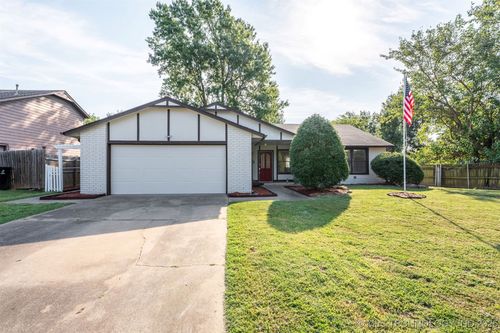 1805 S Aster Ave, Broken Arrow, OK, 74012-6047 | Card Image