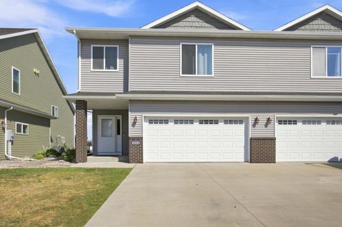 454 Foxtail Dr E, West Fargo, ND, 58078-7964 | Card Image