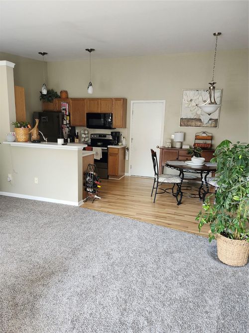 9520 Timber Ridge Dr, Grand Blanc, MI, 48439-7380 | Card Image