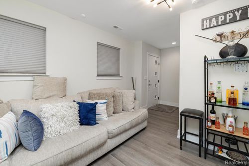 1049 Hampton Cir, Detroit, MI, 48207-5069 | Card Image