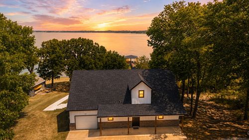 429 Meandering Way, Corsicana, TX, 75109-0796 | Card Image