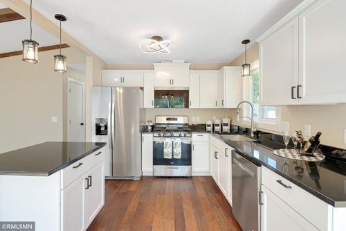 4480 Morningside Ave, Vadnais Heights, MN, 55127-8517 | Card Image