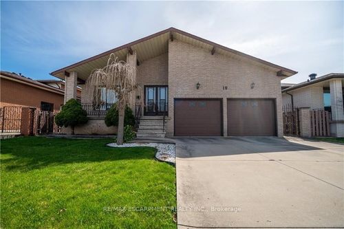lower-19 Pavarotti Crt, Hamilton, ON, L8G4P8 | Card Image
