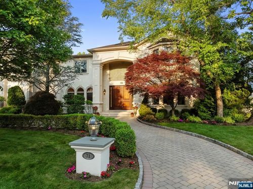 71 Roberts Rd, Englewood Cliffs, NJ, 07632-2316 | Card Image