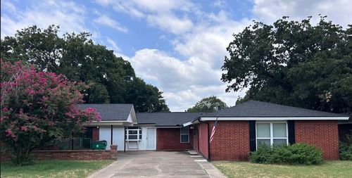 1510 Hulme St, Bowie, TX, 76230-2621 | Card Image