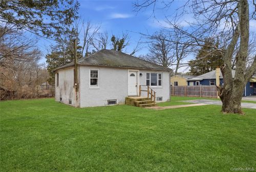 20 Wilson Avenue, Smithtown, NY, 11767 | Card Image