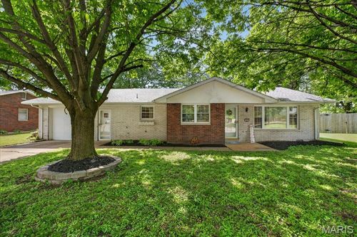 9 Debra Dr, Fairview Heights, IL, 62208-2850 | Card Image