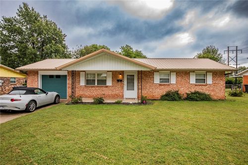 811 Hinshaw Dr, Springdale, AR, 72762-2925 | Card Image