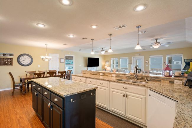 876 Kahla Dr, House other with 5 bedrooms, 2 bathrooms and 2 parking in Crystal Beach TX | Image 22