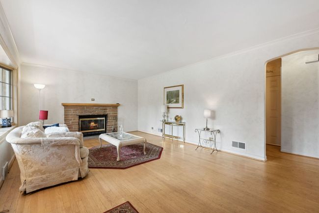258 N Jackson Rd, House other with 5 bedrooms, 4 bathrooms and 2 parking in Clarendon Hills IL | Image 4