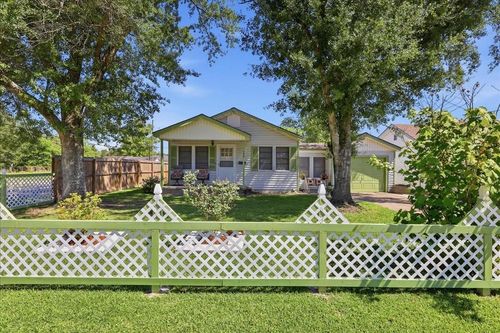 3006 Western Ave, West Orange, TX, 77630-6179 | Card Image