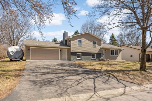 300 Edgewood Dr Se, Saint Michael, MN, 55376-9701 | Card Image